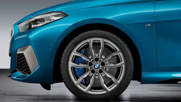 18" light alloy wheel 711 M BMW 2 Series Gran Coupé 18" light alloy wheel Y-spoke style 711 M Ferric Grey BMW 2 Series Gran Coupé Snapper Rocks Blue metallic F44 exterior