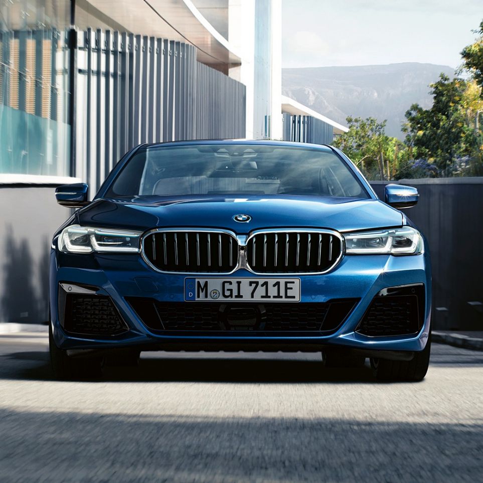 Double kidney grille and front apron BMW 5 Series Sedan G30 Double kidney grille and front apron BMW 5 Series Sedan G30 Facelift 2020 Phytonic Blue close-up front