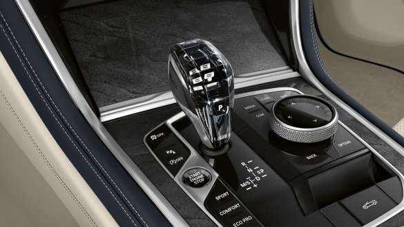 'CraftedClarity' glass application BMW 8 Series Convertible G14 LCI Facelift 2022 'CraftedClarity' glass application BMW 8 Series Convertible G14 LCI Facelift 2022 close-up centre console