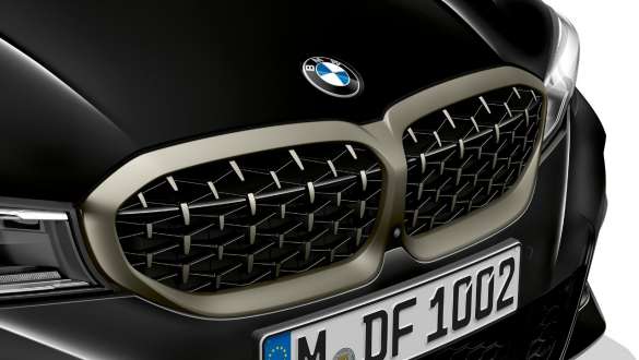 M Aerodynamic package BMW M340i xDrive Sedan G20 2020 BMW M340i xDrive Sedan G20 2020 Sapphire Black metallic M Aerodynamic package front close-up