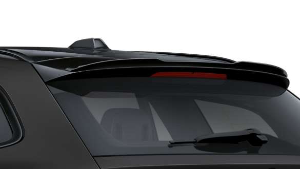 M Performance roof spoiler black high-gloss BMW M3 Competition Touring G81 BMW Individual Frozen Black metallic BMW M3 Competition Touring G81 BMW Individual Frozen Black metallic M Performance roof spoiler black high-gloss close-up rear view