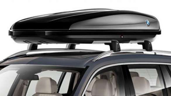BMW roof box 520 black/titanium silver BMW X7 M60i xDrive G07 LCI BMW roof box 520 black/titanium silver BMW X7 M60i xDrive G07 LCI close-up