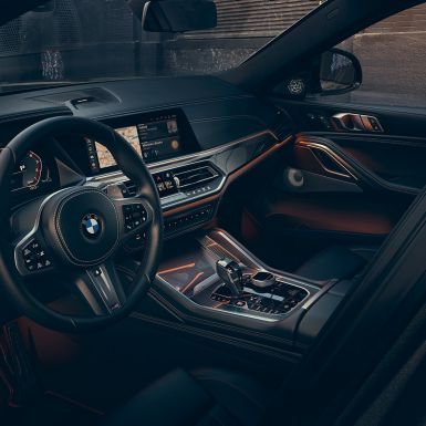 Cockpit with view of 12.3“ Displays. BMW X6 cockpit with view of 12.3“ Displays.