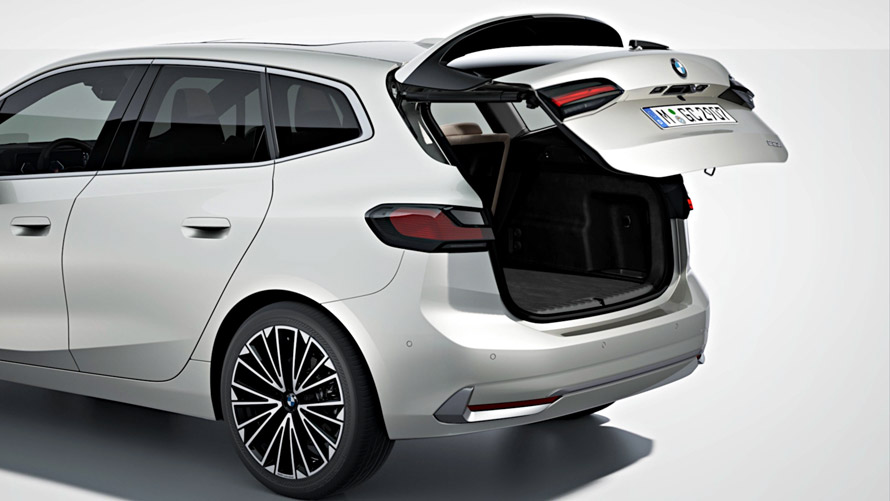 Luggage space of the BMW 2 Series Active Tourer on video