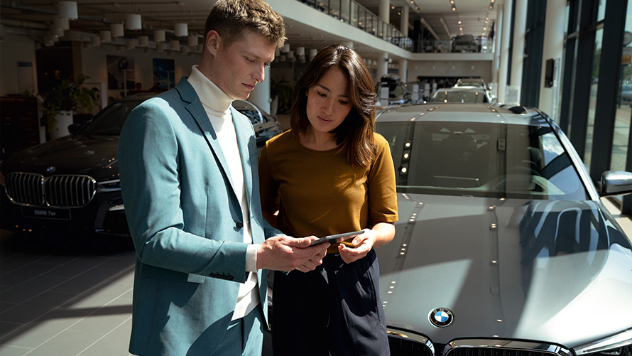 BMW Service employee talking to a female customer BMW Service employee talking to a female customer