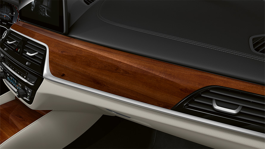 BMW Individual fine-wood trim plum brown high-gloss with highlight trim finisher Pearl Chrome BMW 6 Series Gran Turismo G32 2020 interior cockpit