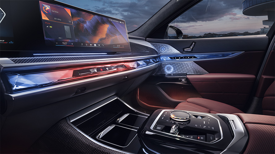 BMW 7 Series Sedan G70 ICE 740i M sports package interior view interior front view glass application CraftedClarity and Curved Display