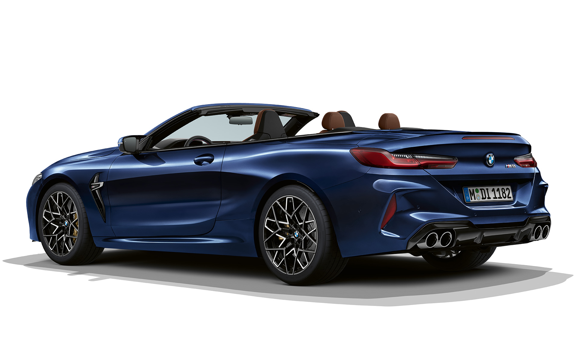 Three-quarter rear view BMW M8 Convertible F91 LCI Facelift 2022 BMW M8 Convertible F91 LCI Facelift 2022 BMW Individual tanzanite blue metallic three-quarter rear view