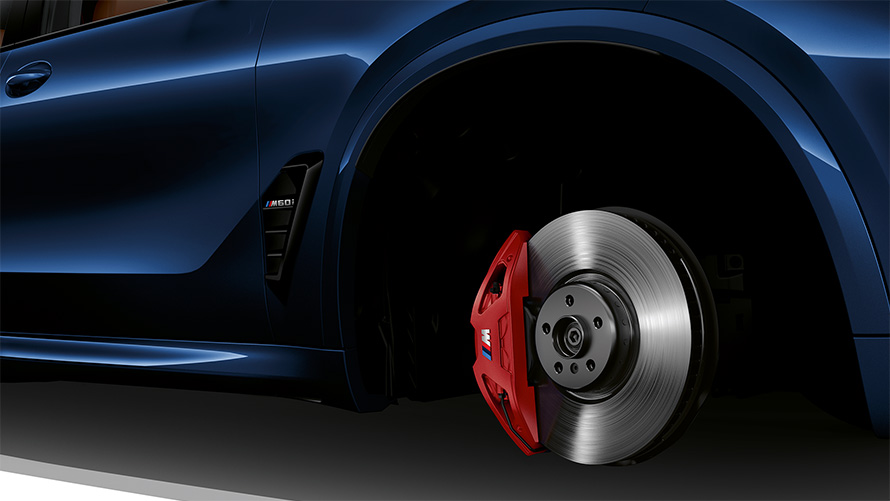 BMW X5 M60i xDrive G05 MP M Sport brake close-up 