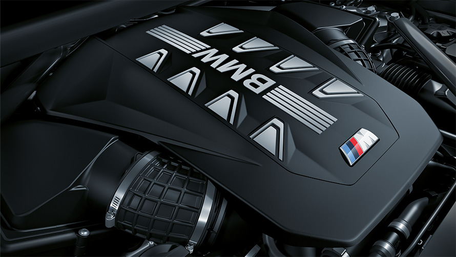 BMW X6 M60i xDrive G06 MP engine close-up 