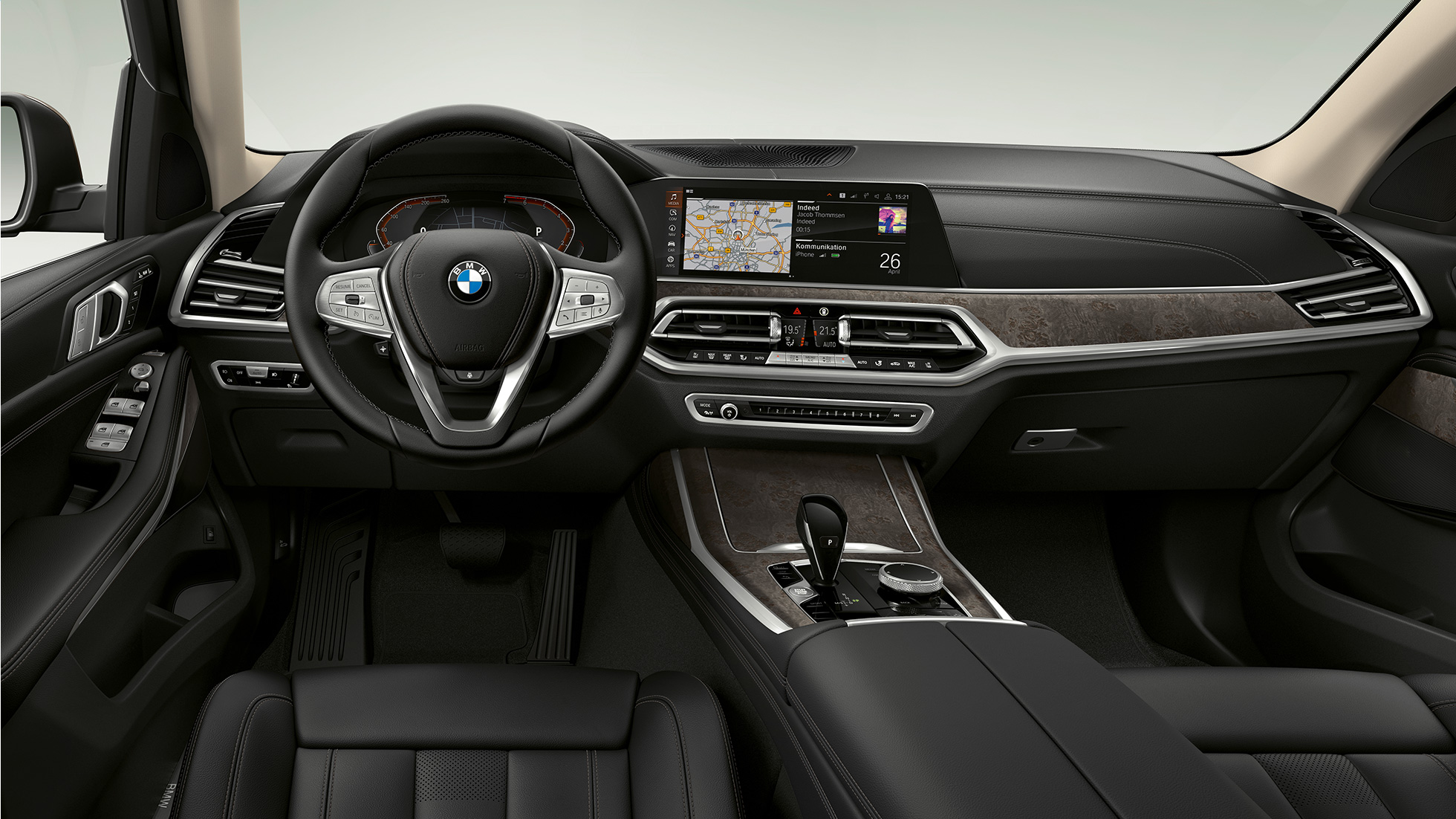 BMW X7, cockpit Frontal close-up of the driver's cockpit of the BMW X7