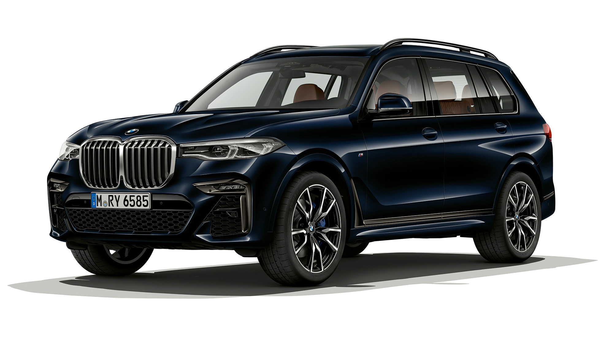 BMW X7 BMW Individual X7 xDrive40i Studio shot of the BMW X7 three-quarter front view as BMW Individual X7 xDrive40i