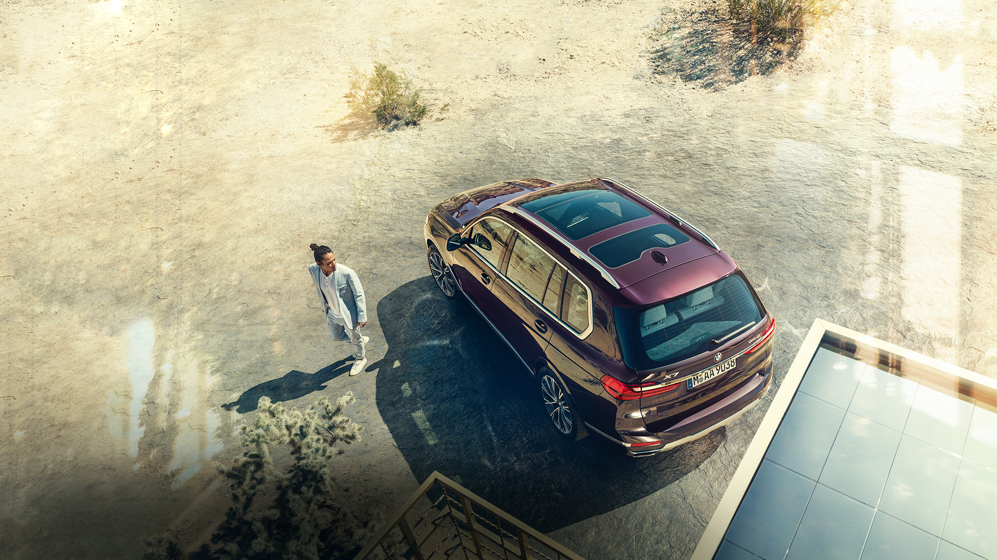 BMW Individual X7 xDrive40i, bird’s eye perspective BMW X7 in Ametrin Metallic standing from the bird’s eye perspective