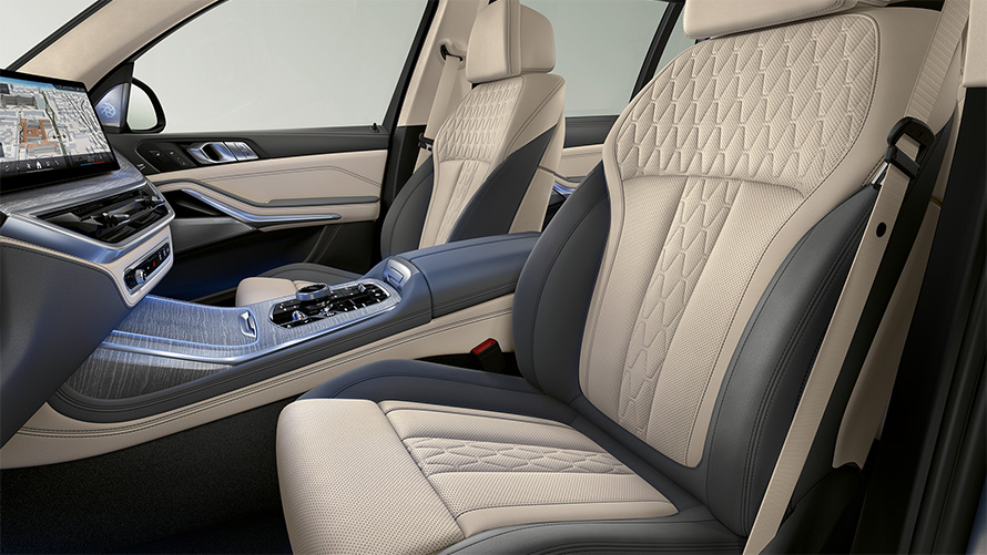 Sensafin upholstery View of the driver's seat from the side BMW X7 G07 LCI 
