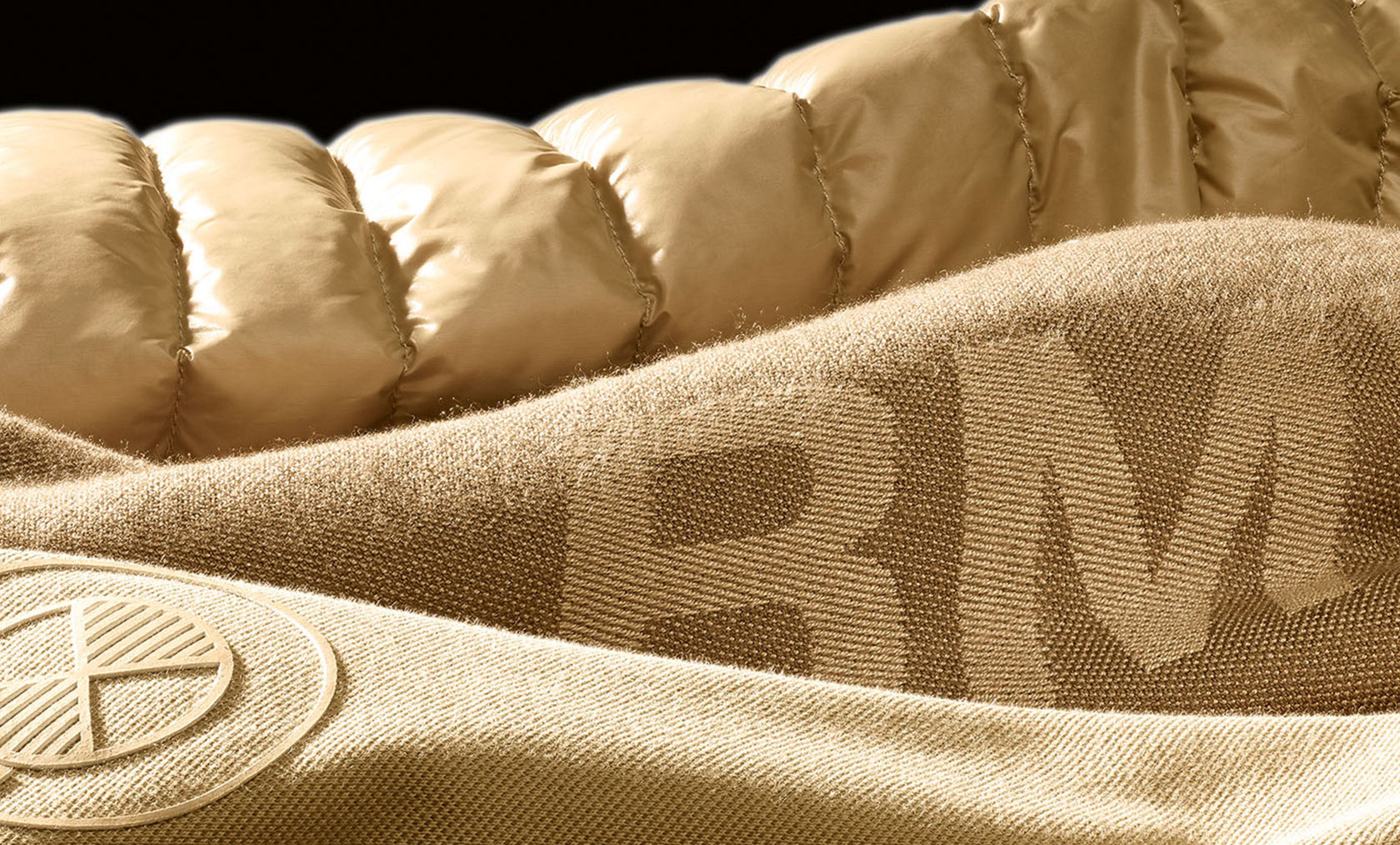 BMW Summer Scarf. The picture shows the BMW Summer Scarf in detail.
