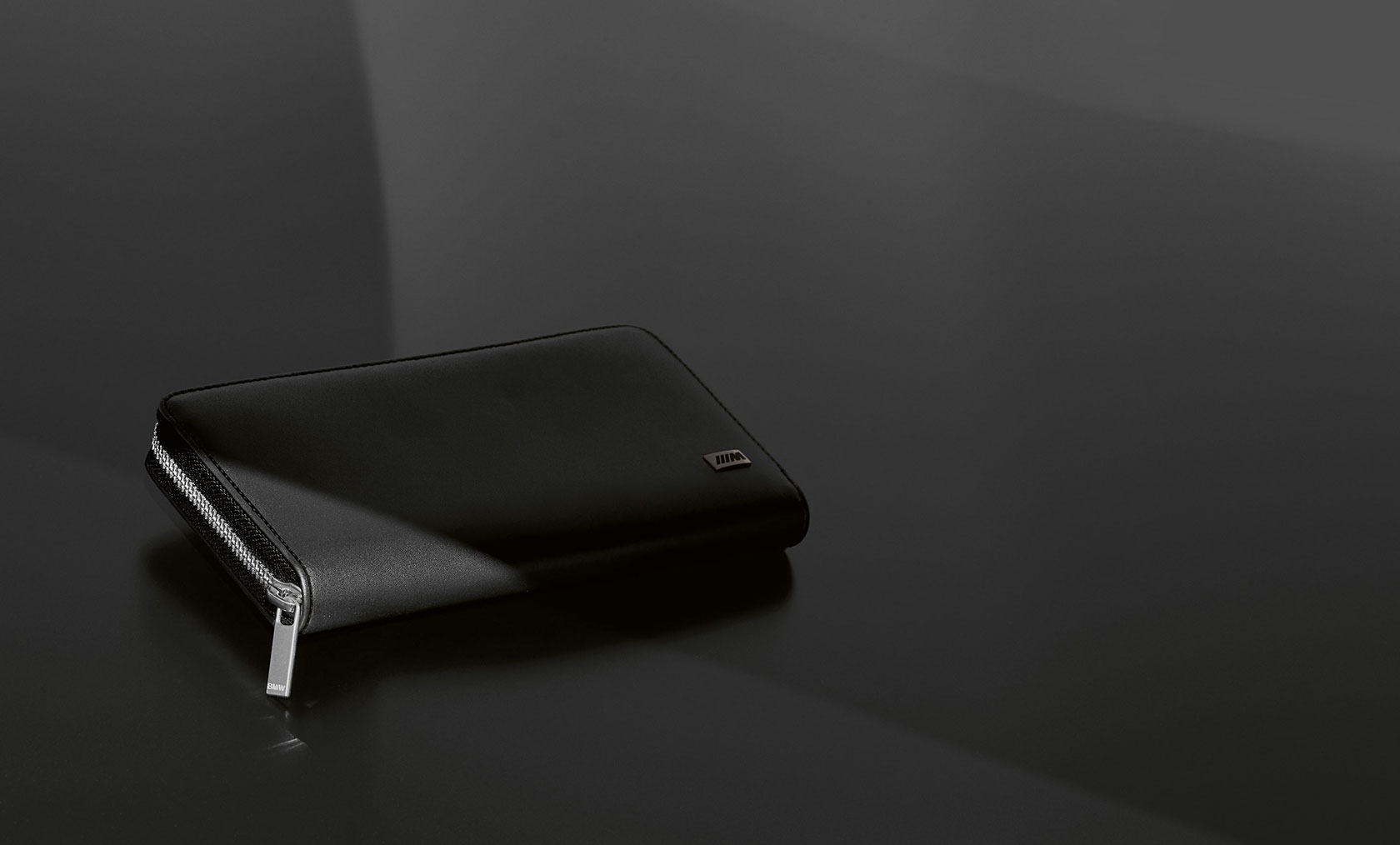 BMW M Wallet Horizontal. The product picture shows a detail of the BMW M Wallet Horizontal.