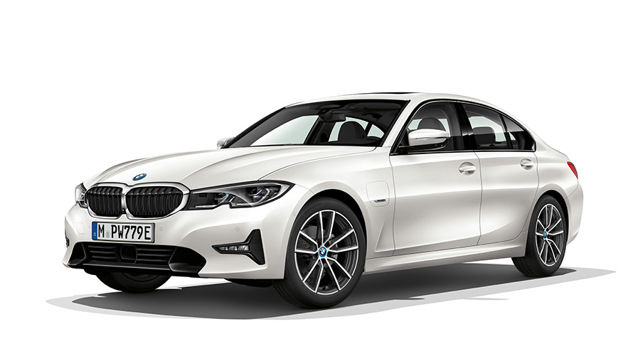 BMW 3er Limousine Plug-in-Hybrid Dreiviertel-Frontansicht BMW 3er Limousine Plug-in-Hybrid Studioaufnahme Dreiviertel-Frontansicht
