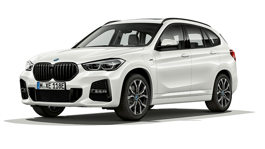 BMW X1 xDrive25e PHEV car three-quarter front view BMW X1 xDrive25e PHEV car studio shot three-quarter front view