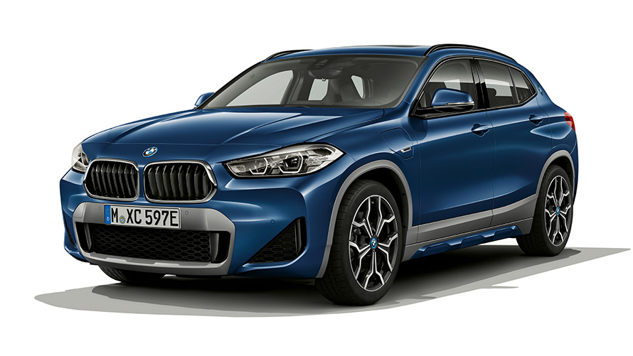BMW X2 xDrive25e PHEV car three-quarter front view BMW X2 xDrive25e PHEV car studio shot three-quarter front view