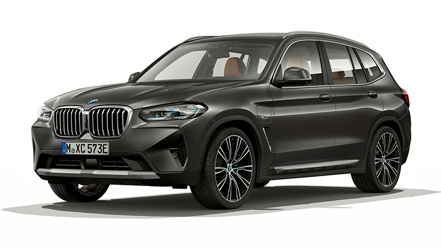 BMW X3 xDrive30e PHEV car three-quarter front view BMW X3 xDrive30e PHEV car studio shot three-quarter front view
