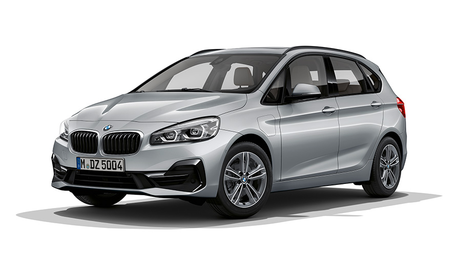 BMW 225xe Active Tourer PHEV car three-quarter front view BMW 225xe Active Tourer PHEV car studio shot three-quarter front view