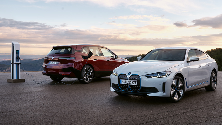 BMW BEV range BMW Sustainability BMW Sustainability BMW BEV range two BMW vehicles standing next to charging station